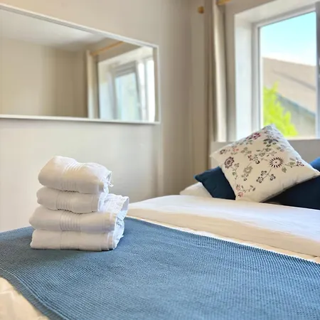 Oceanfront Gem Overlooking Lägenhet