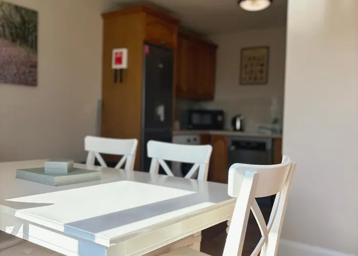 Oceanfront Gem Overlooking コーヴ