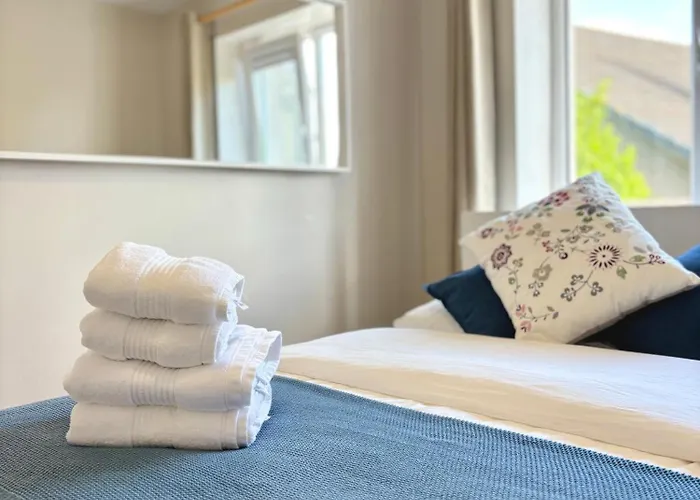 Oceanfront Gem Overlooking アパート